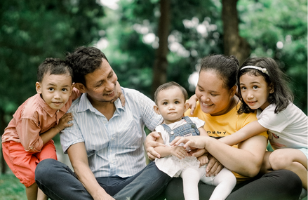 Hispanic-Latino family image